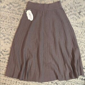 NWT Elegant plum Pleated Skirt - sweater type material